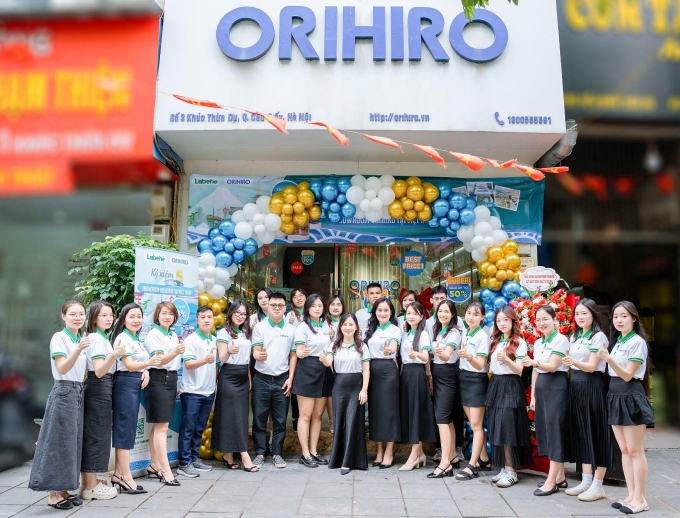 Showroom Orihiro kỷ niệm 5 năm ra mắt tại Việt Nam Tập thể cán bộ nhân viên Công ty TNHH MTV Khỏe Đẹp Bền Vững (Labehe) trong lễ kỷ niệm sinh nhật showroom Orihiro Việt Nam. Ảnh: Labehe Việt Nam