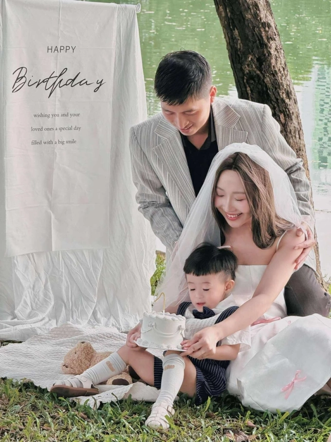 Cú sốc ung thư ở tuổi 28 Minh Anh bên chồng và con trai. Ảnh: Nhân vật cung cấp