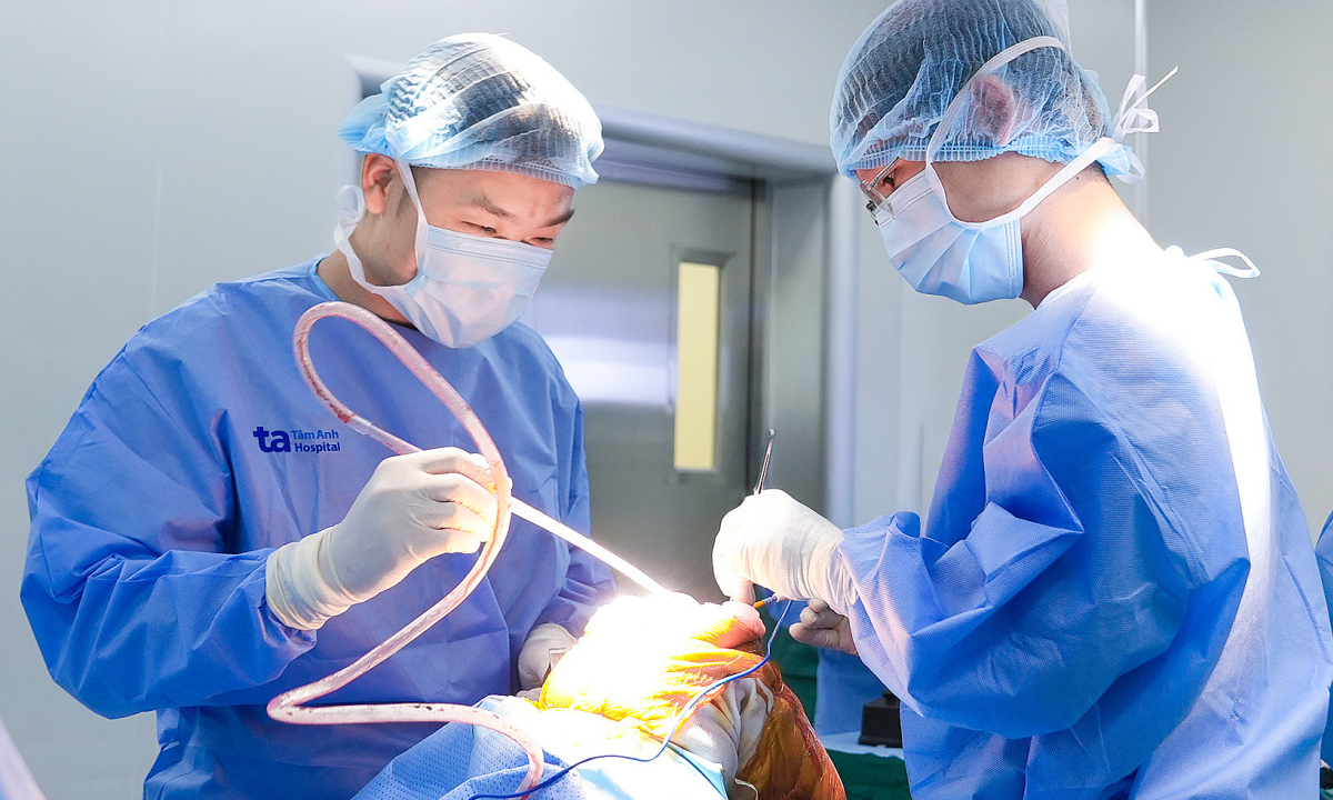 Thoái hóa khớp gối khiến hai chân biến dạng