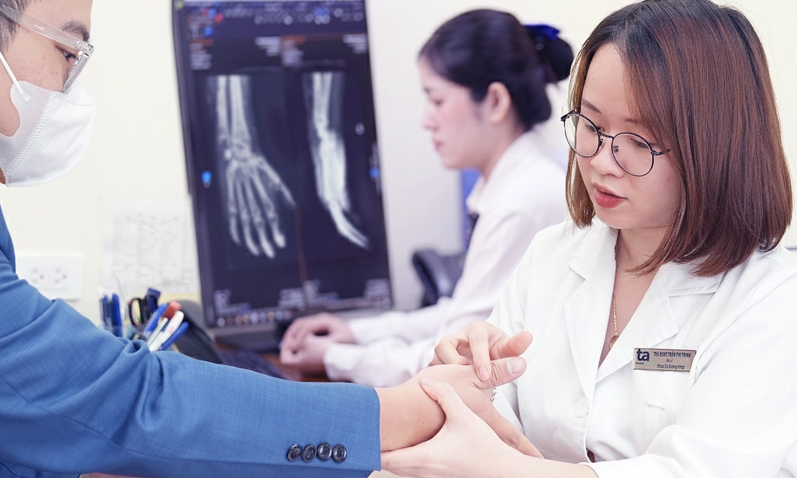 Đau khớp khi uống nhiều rượu bia cảnh báo bệnh gì?