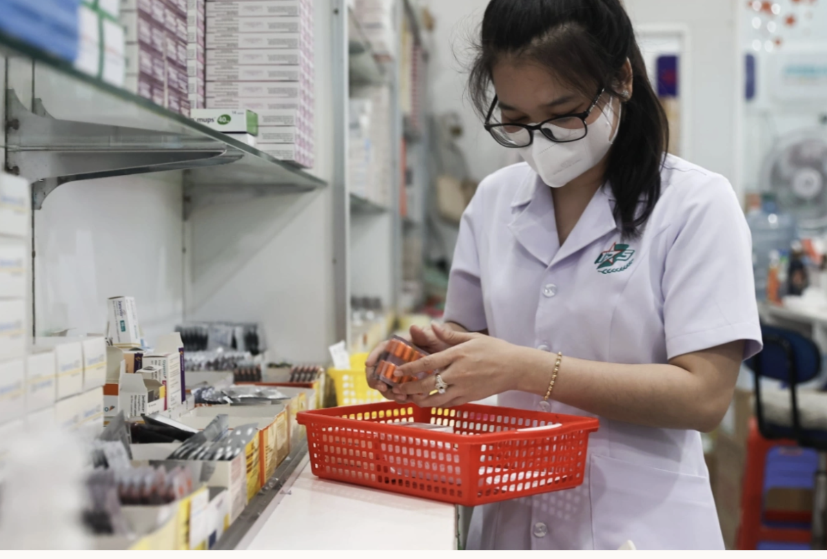 Góc khuất sau mỗi lần bác sĩ đổi thuốc