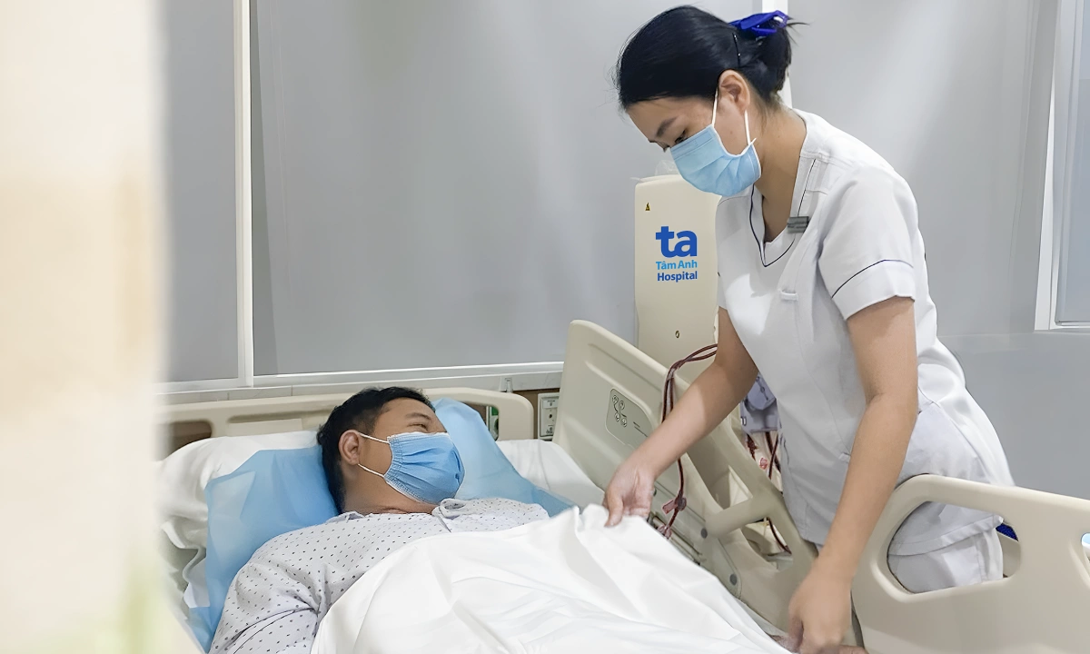 Người trẻ xoay xở chạy thận