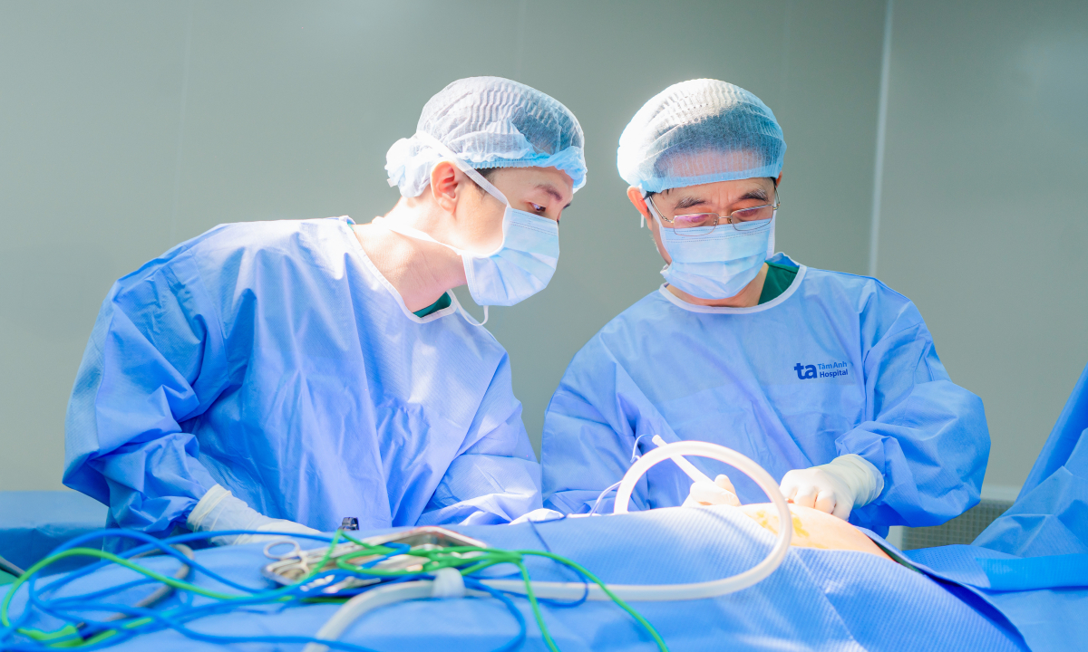 Robot phẫu thuật chữa ung thư phổi giai đoạn sớm