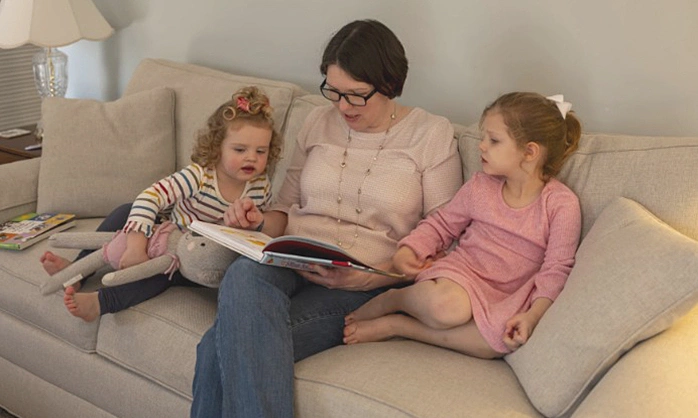 Hành trình tìm con ở tuổi xế chiều của những quý cô thành đạt