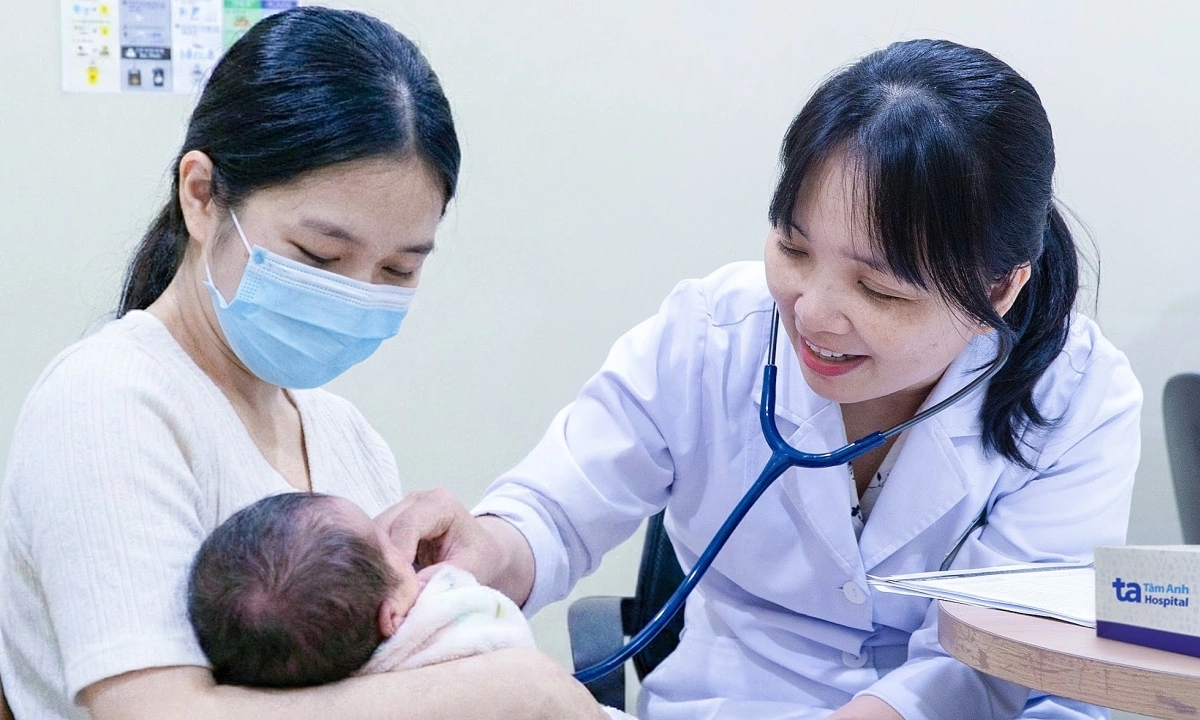 Dấu hiệu bất thường ở trẻ sơ sinh cần khám ngay