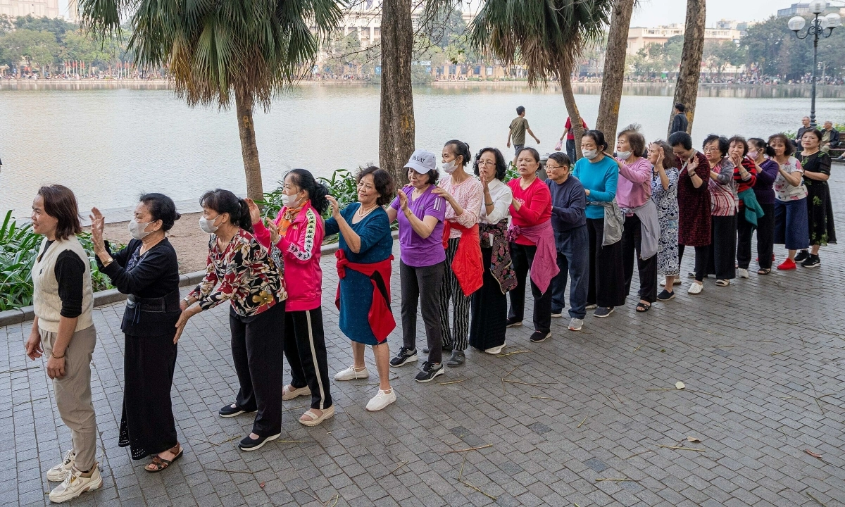 Ăn và tập gì phòng ngừa loãng xương?