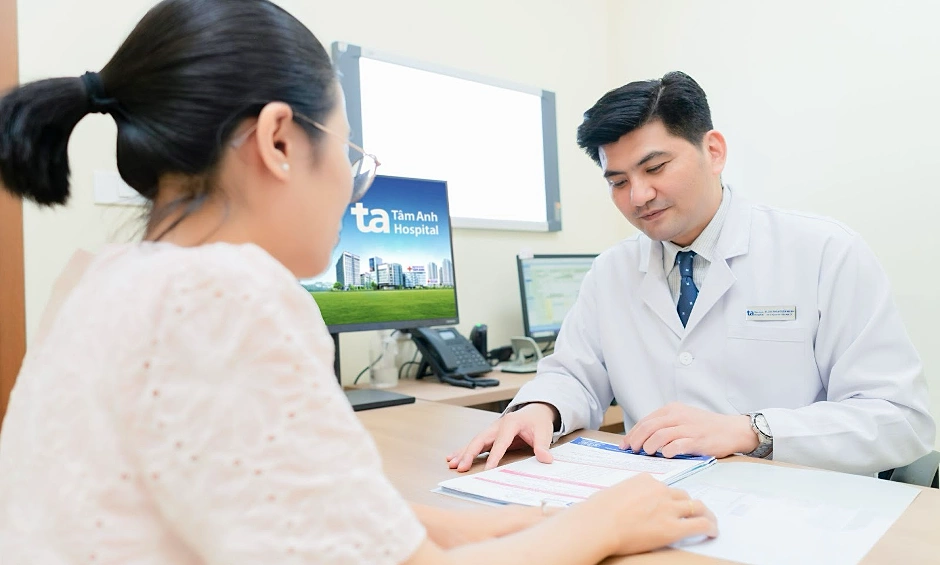 Người bệnh ung thư đang điều trị có nên phun xăm thẩm mỹ?