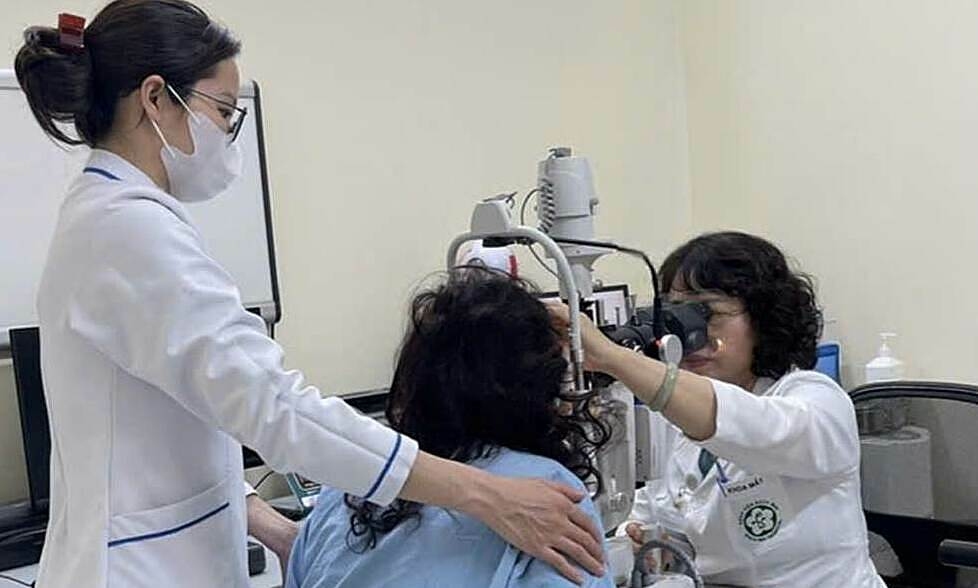 Vỡ nhãn cầu, mù mắt do pháo nổ dịp Tết