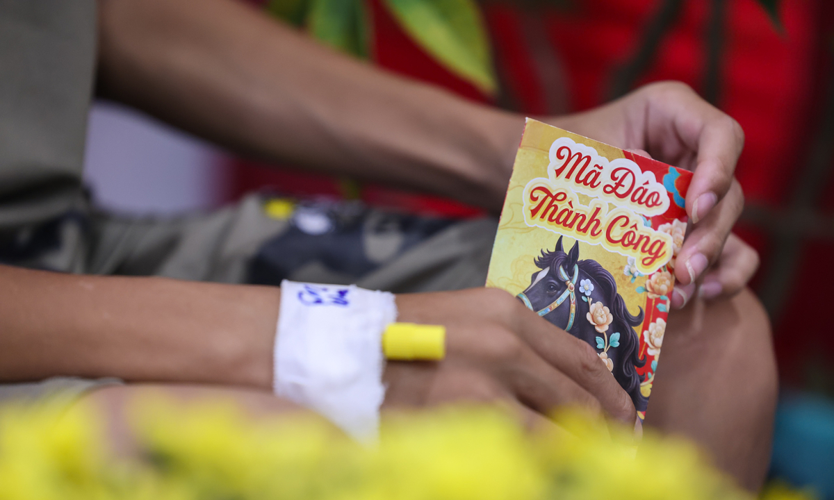 Nằm viện xuyên Tết vì sốt xuất huyết