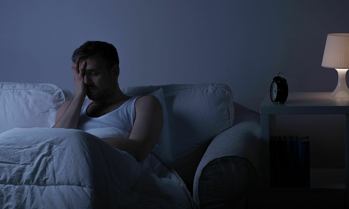 Đi khám tâm thần vì thường xuyên đánh vợ lúc ngủ