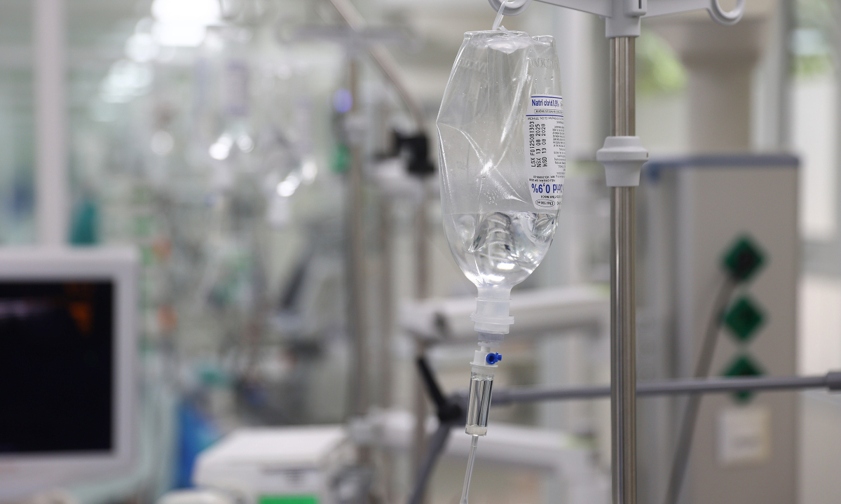 Cuộc đấu trí cứu thiếu nữ 17 tuổi mắc hội chứng hiếm