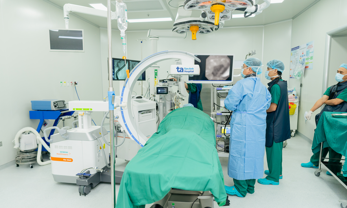 Sán lá gan ký sinh trong ống mật người phụ nữ