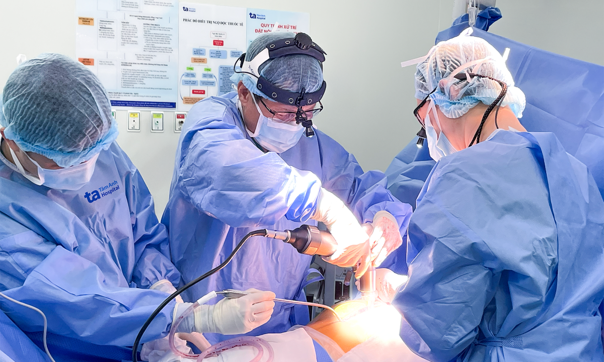 Rách động mạch chủ sau tập tạ