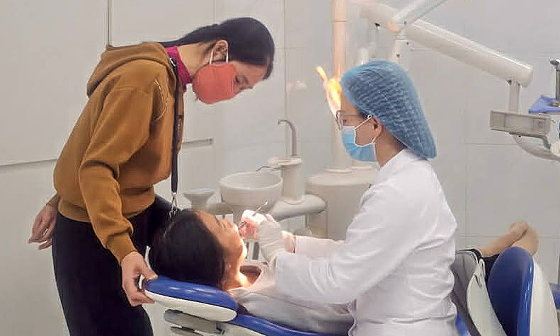 Bác sĩ chỉ quy tắc đánh răng "4 số 2"