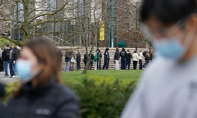 Dịch viêm màng não bùng phát ở trường học Anh, 2 sinh viên tử vong