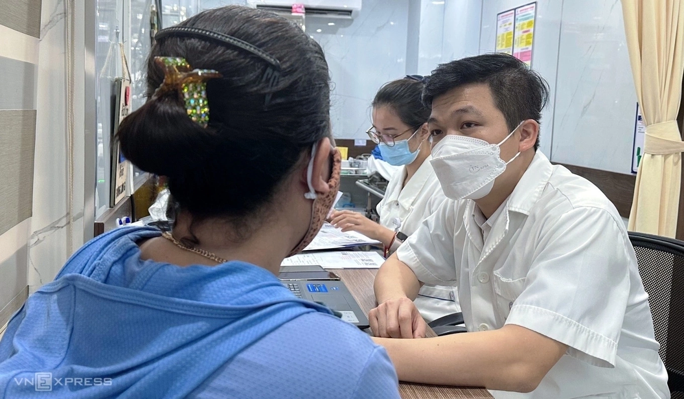 Bác sĩ cảnh báo 'bẫy tâm lý' khiến nhiều người sập bẫy thuốc gia truyền giả - Báo VnExpress Sức khỏe