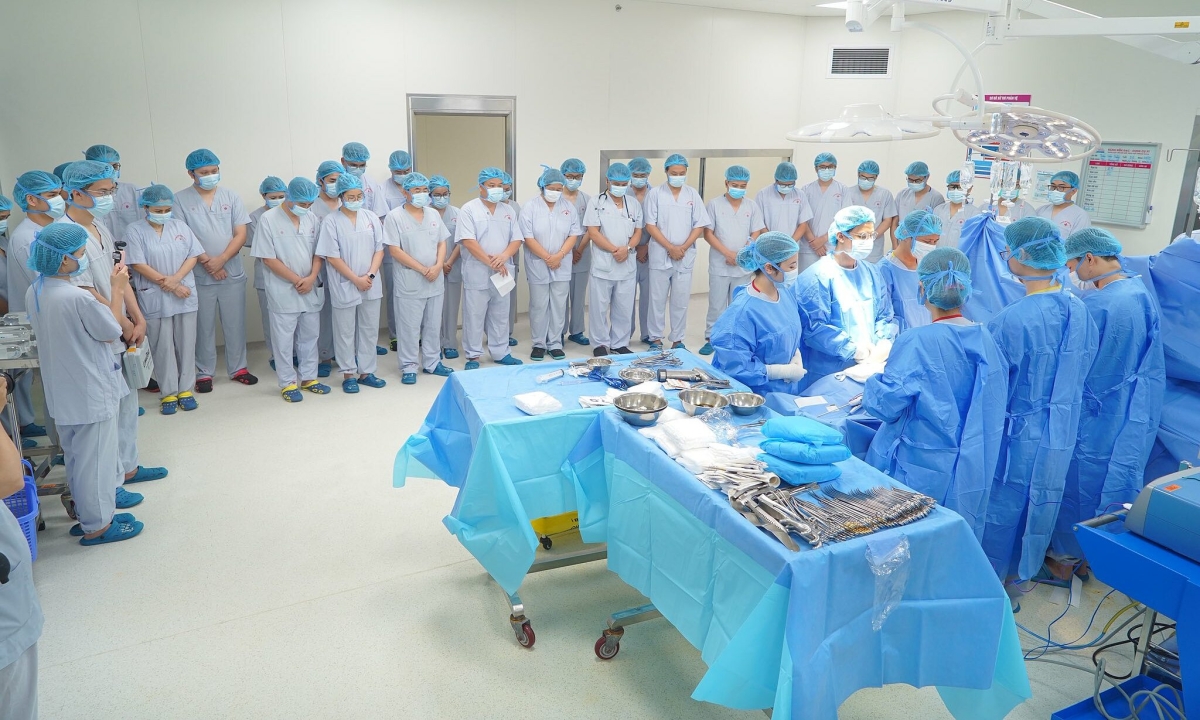 Nghĩa cử của người vợ hiến tạng chồng chết não cứu 6 người