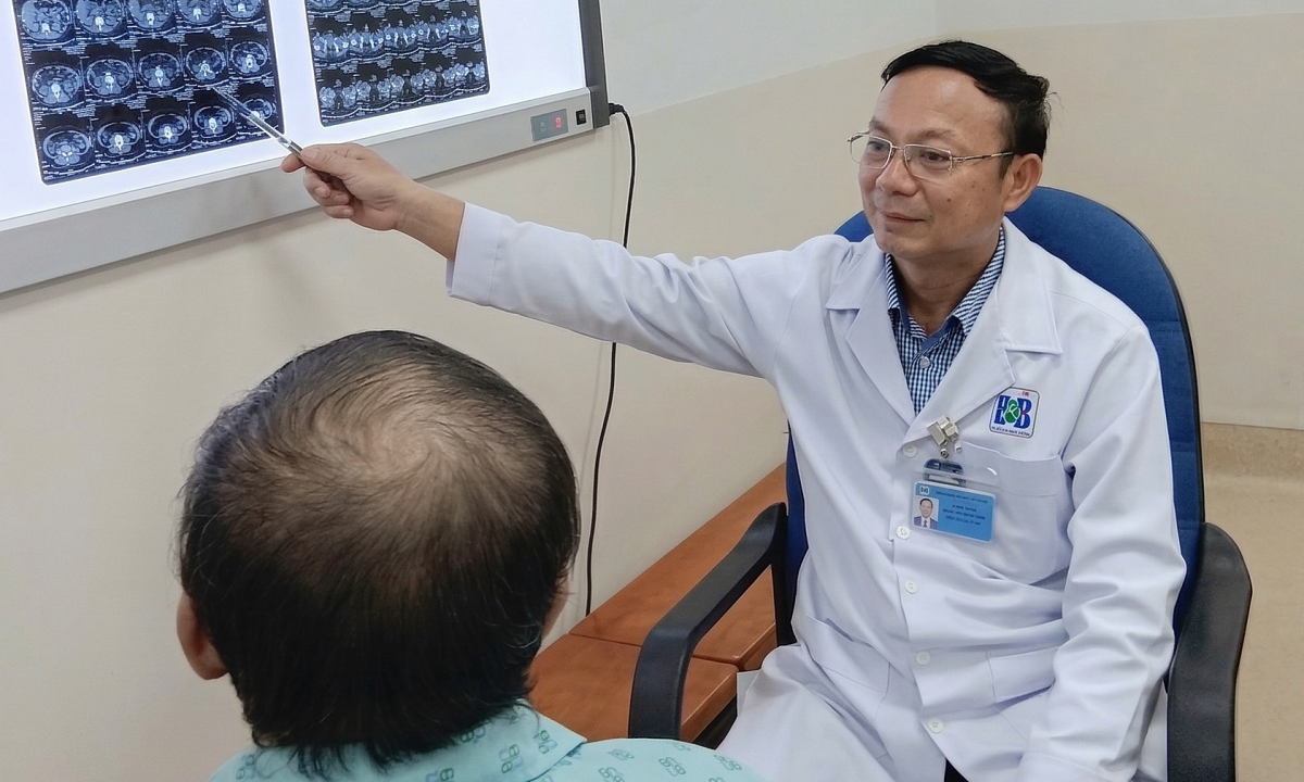 Bỏ trị ung thư để uống nước lá, quay lại viện khi đã hết cơ hội