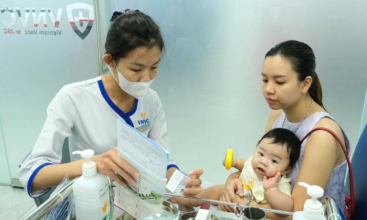 Có thể tiêm hai loại vaccine não mô cầu cùng lúc được không?