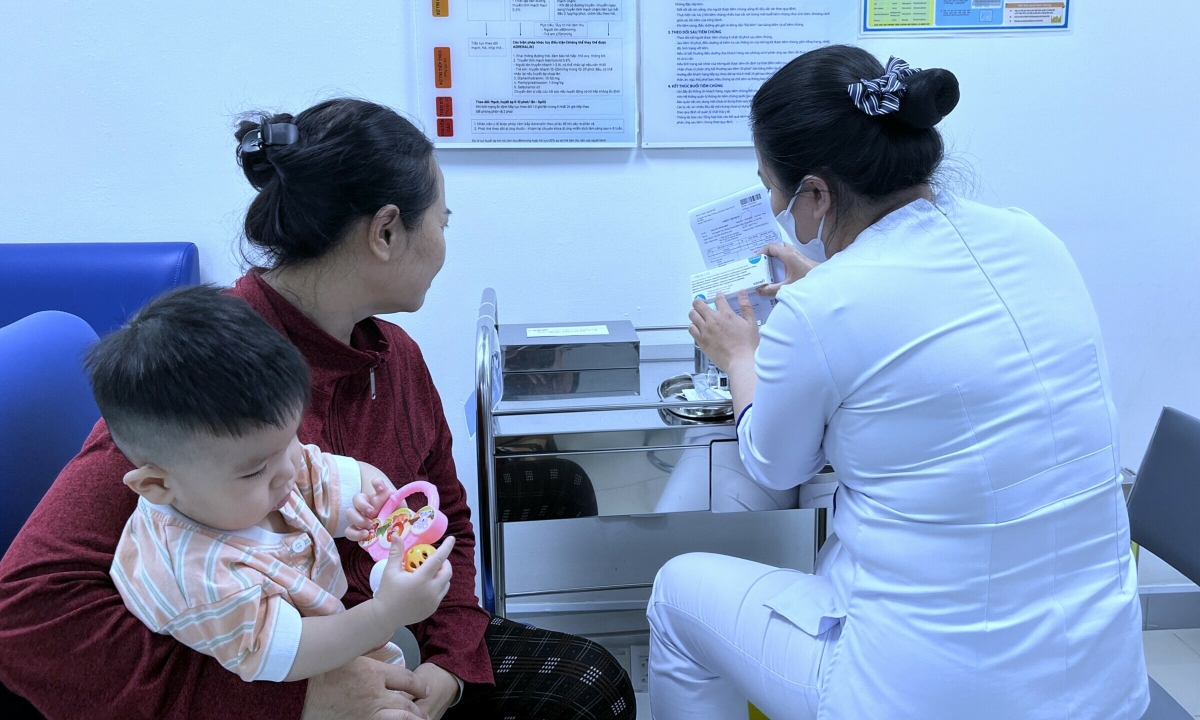 Trẻ đã tiêm một mũi '5 trong 1' chuyển sang '6 trong 1' được không?