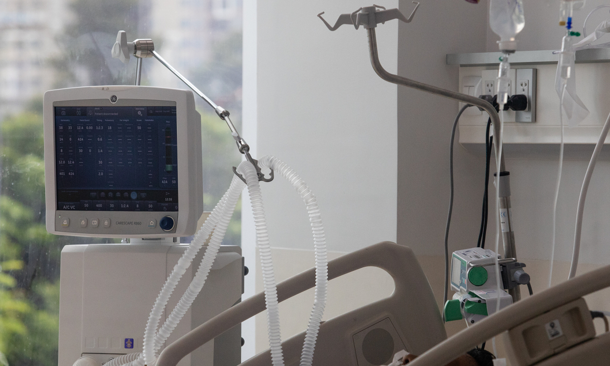 Nỗ lực cứu bé gái ngưng tim do ngã vào thùng nước