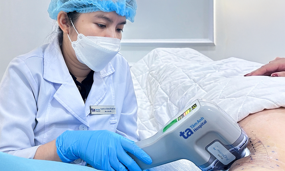 Chữa tăng tiết mồ hôi bằng công nghệ vi sóng