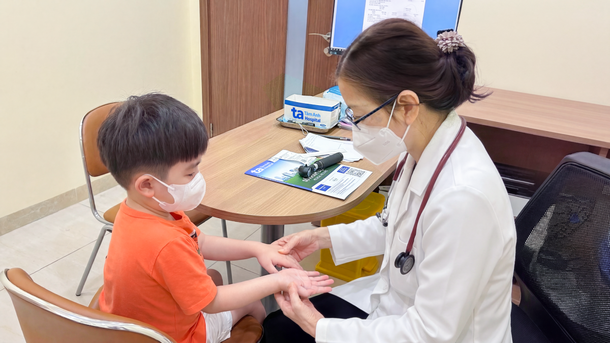 Sai lầm khiến bệnh tay chân miệng trở nặng