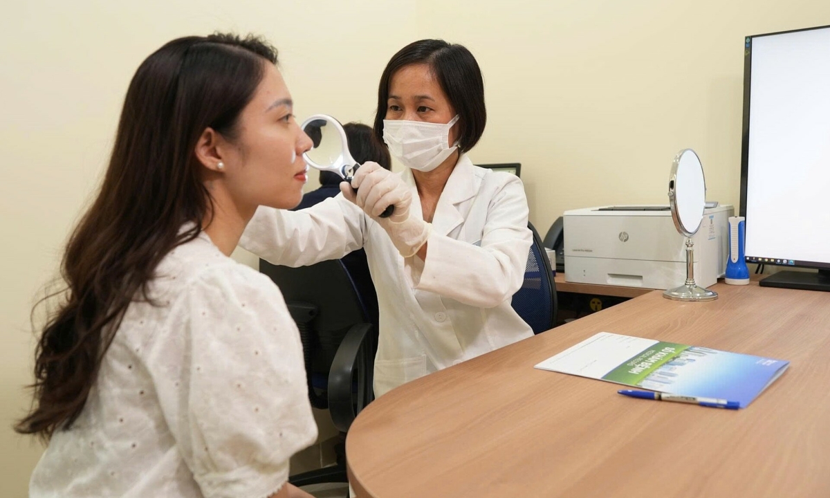 Vì sao nên điều trị mụn dứt điểm trước khi mang thai?