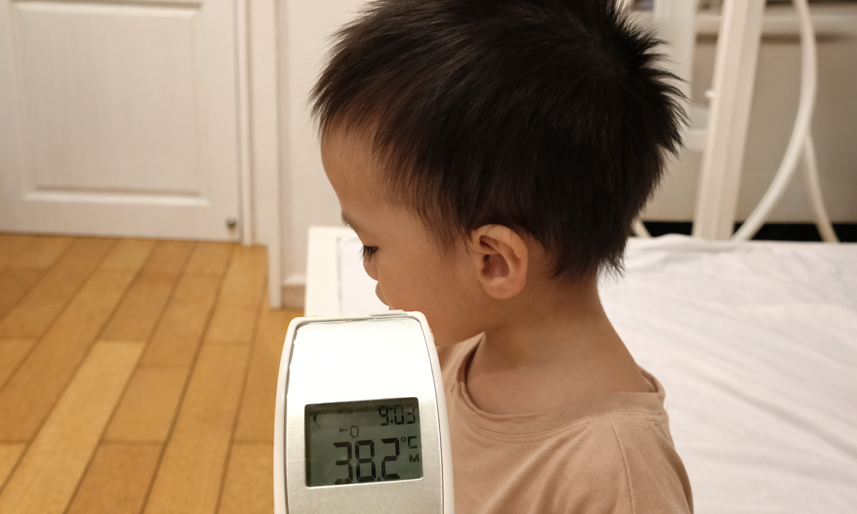 Sai lầm phổ biến khi chăm sóc trẻ mắc tay chân miệng tại nhà