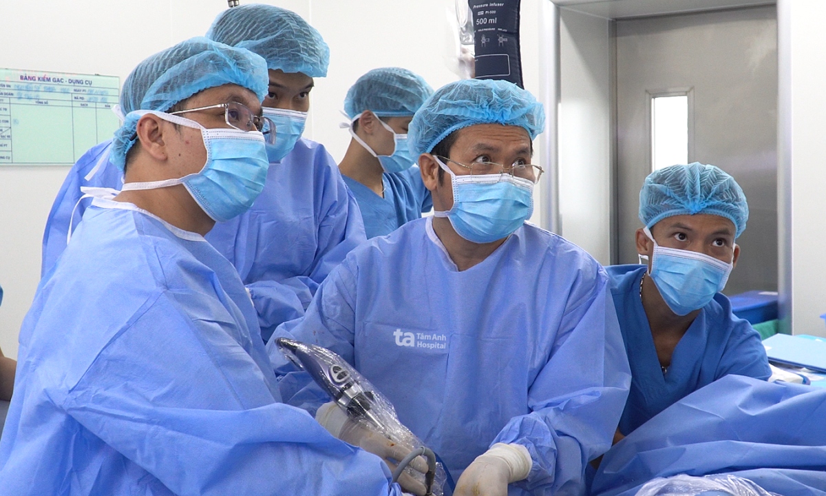 Sỏi niệu quản kẹt gây giãn thận