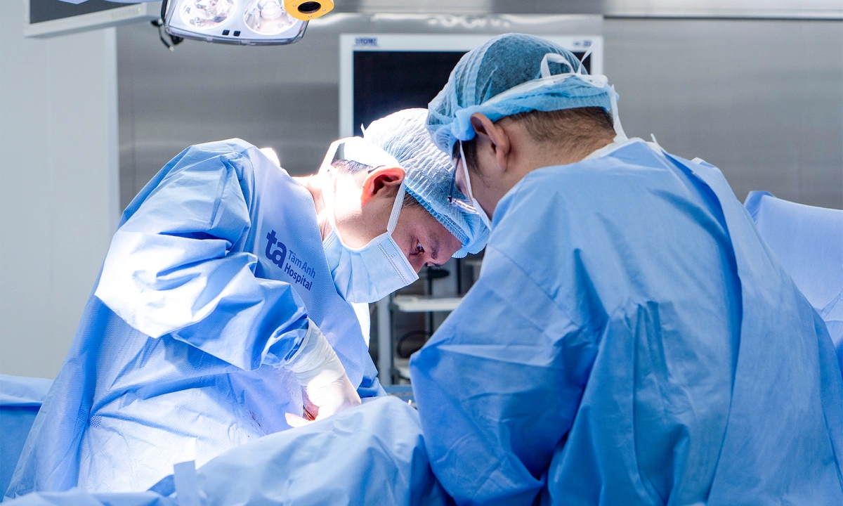 Dùng vạt da tái tạo niệu đạo