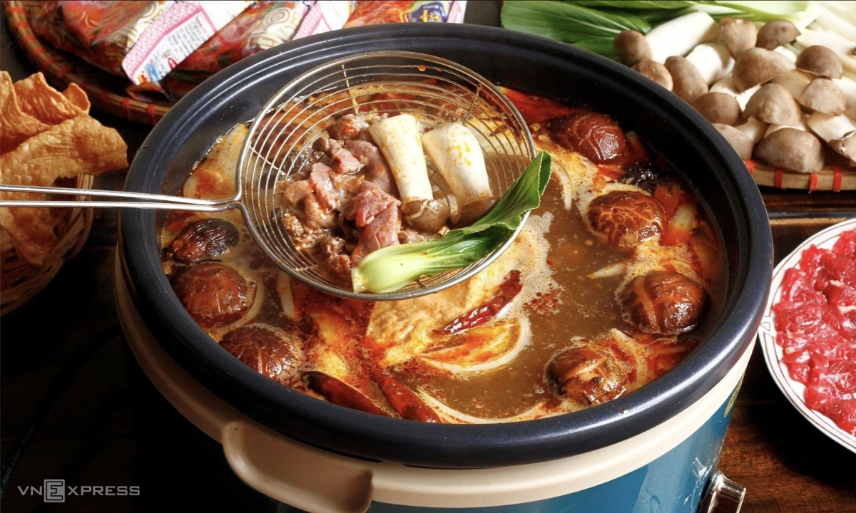 Ăn lẩu dùng loại đũa nào an toàn cho sức khỏe?