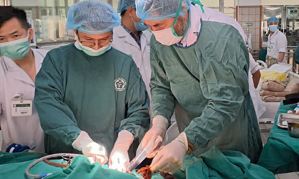 Phục hồi vết thương lớn sau mổ bằng đa công nghệ