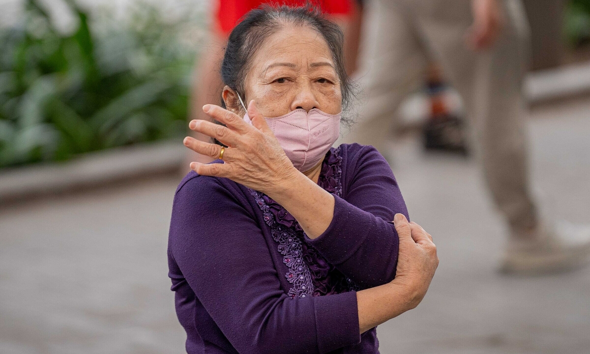 Cách giảm đau khớp ở người lớn tuổi