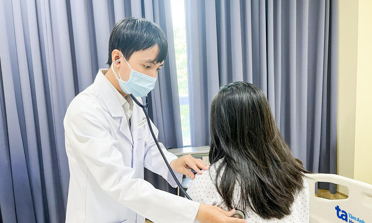 Thiếu nữ viêm cơ tim cấp biến chứng sốc tim