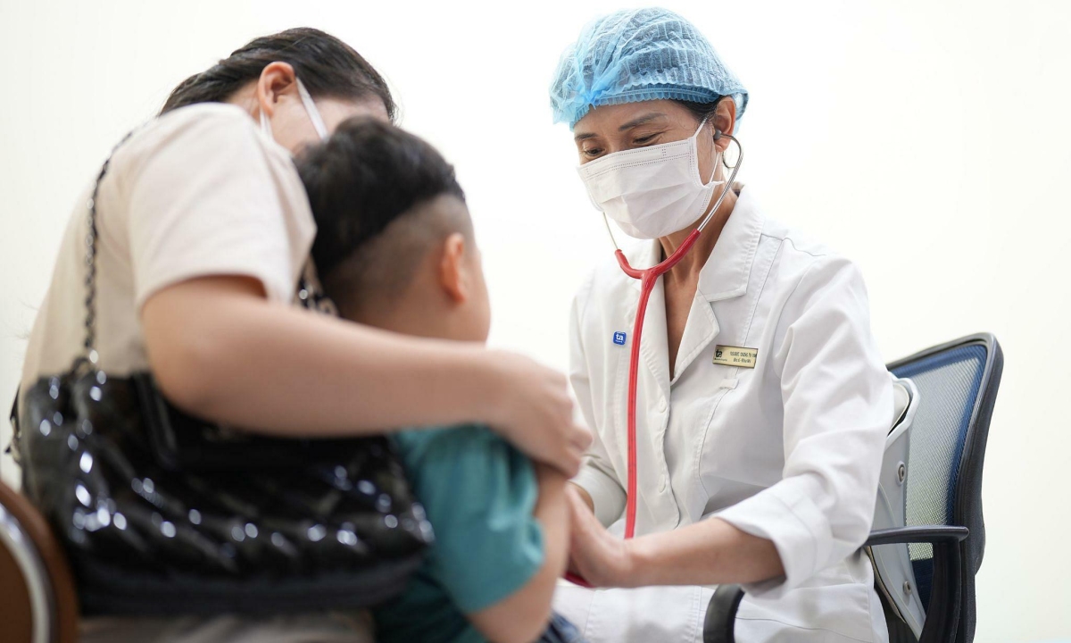 Dấu hiệu cảnh báo biến chứng não ở trẻ mắc tay chân miệng