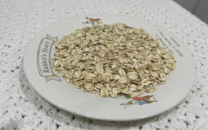 Ăn yến mạch mỗi ngày và kiểm soát chặt chẽ carbohydrate tinh chế giúp hạ cholesterol không cần dùng thuốc. Ảnh: Hạnh Vũ