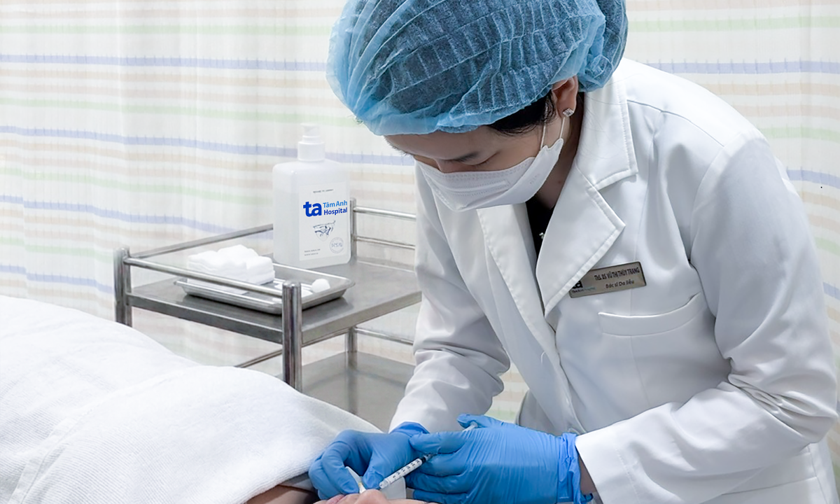 Sẹo lồi lan rộng trên môi