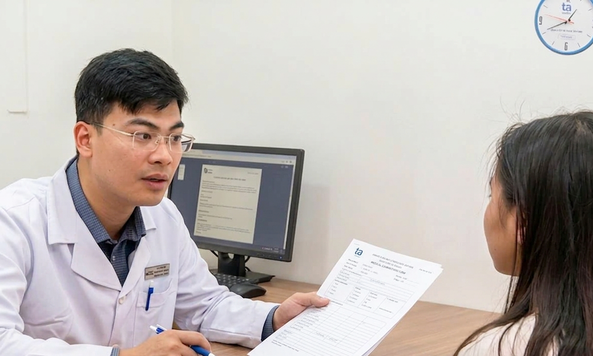 Bé gái suy dinh dưỡng thể béo phì