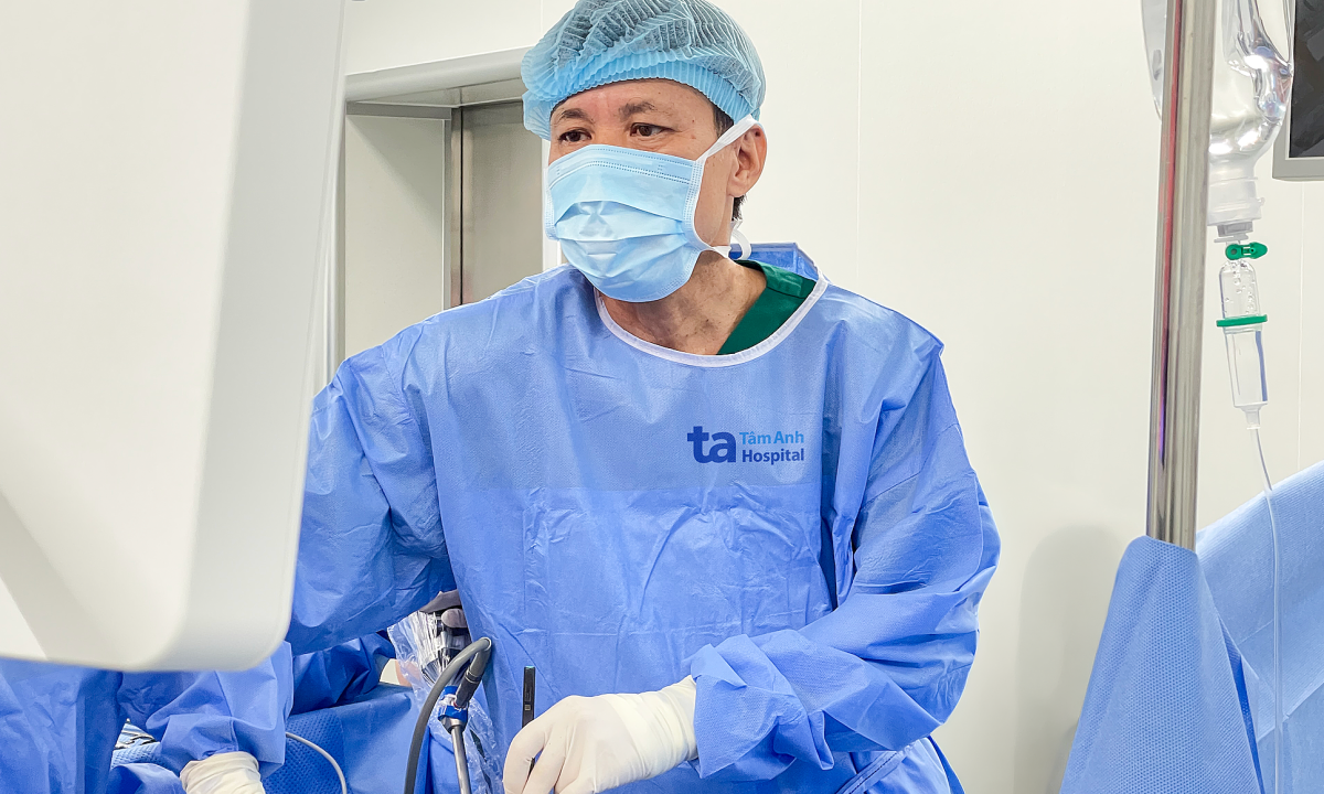 Viêm phổi tái phát kèm đau ngực có nguy hiểm không?