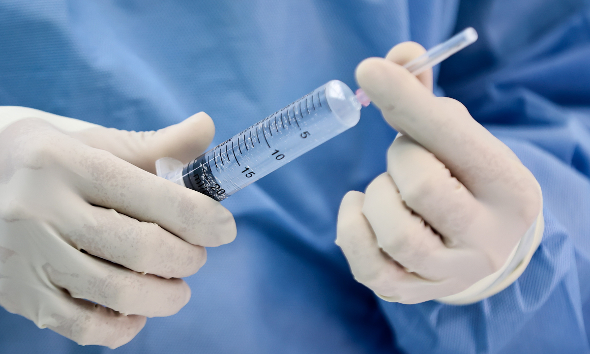 Thiếu niên liệt tay chân sau chơi thể thao do hạ kali máu