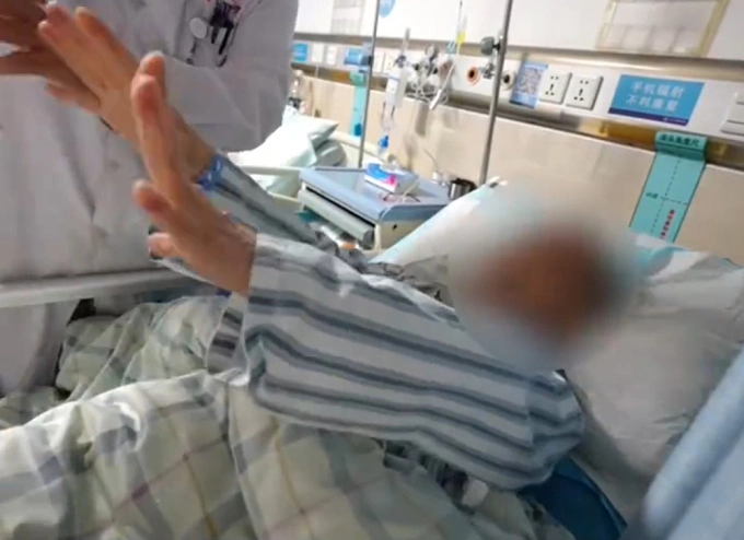 Bệnh nhân Lý sau ca phẫu thuật. Ảnh chụp màn hình