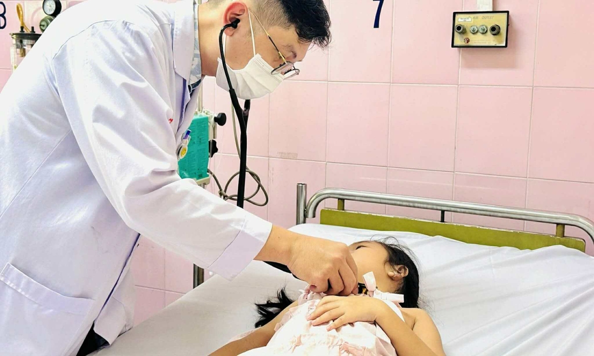 Khuẩn Salmonella khiến hơn 200 học sinh TP HCM ngộ độc