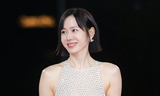 Mẹo giữ dáng ở tuổi 44 của minh tinh phim "Hạ cánh nơi anh"