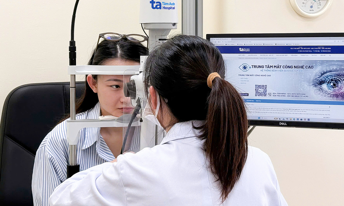 Làm gì tránh tăng độ cận khi dùng thiết bị điện tử?