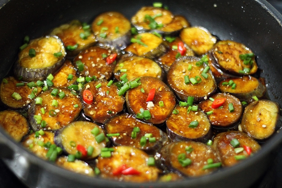 Những người nên hạn chế ăn cà tím