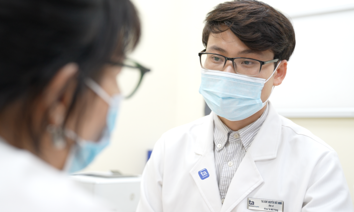 Khàn tiếng do polyp dây thanh