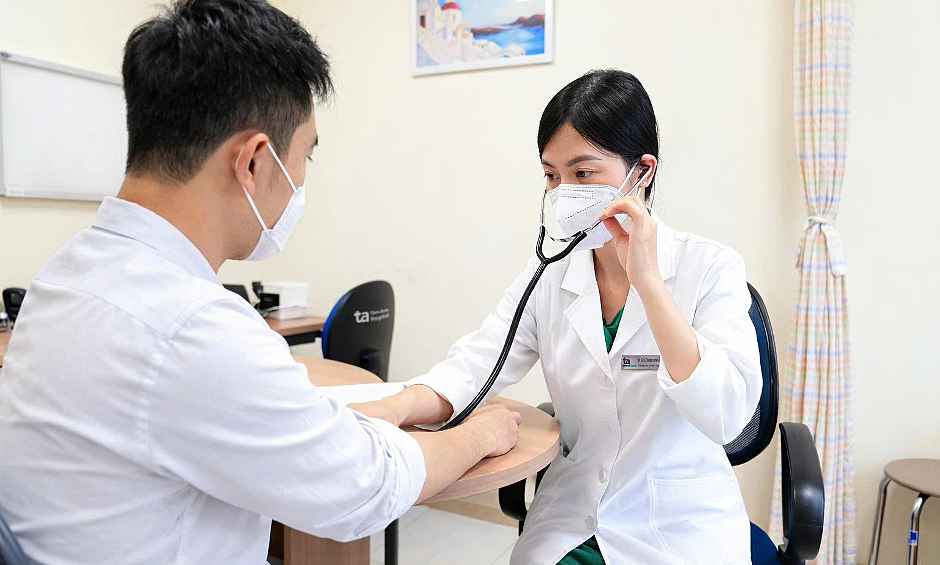 Nam thanh niên bị cổ trướng do tăng bạch cầu ái toan