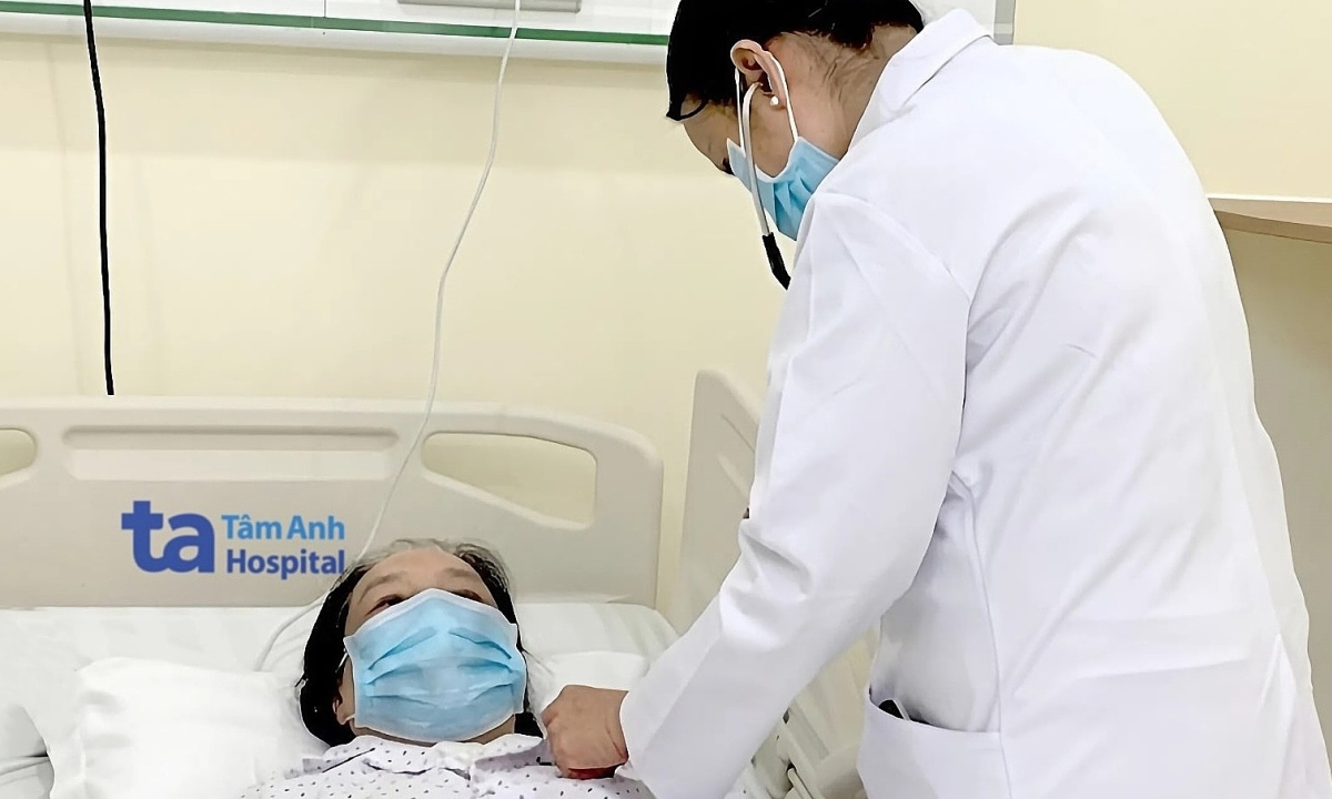 Bướu giáp thòng bịt kín đường thở