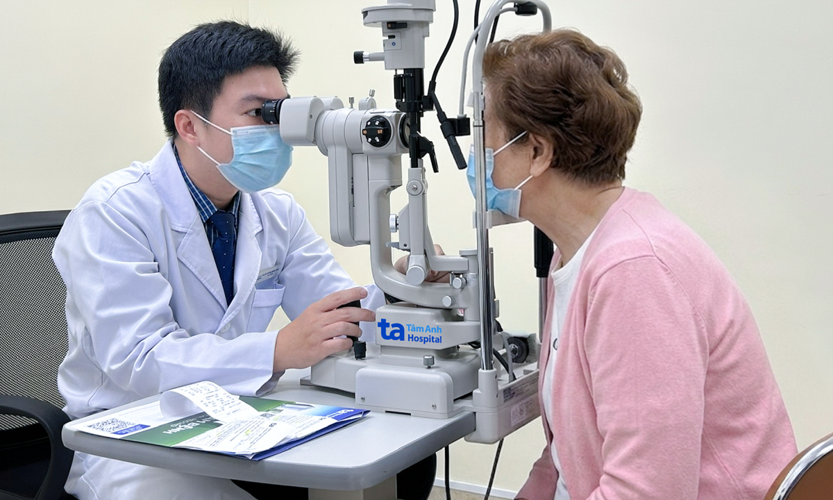 Viêm giác mạc do biến chứng zona